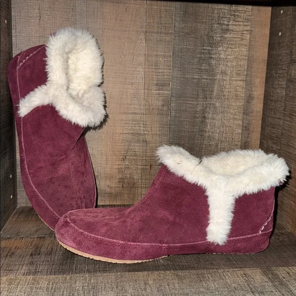 Lands' End Women's Burgundy Suede Slippers with Faux Fur-size 8 - Picture 2 of 10